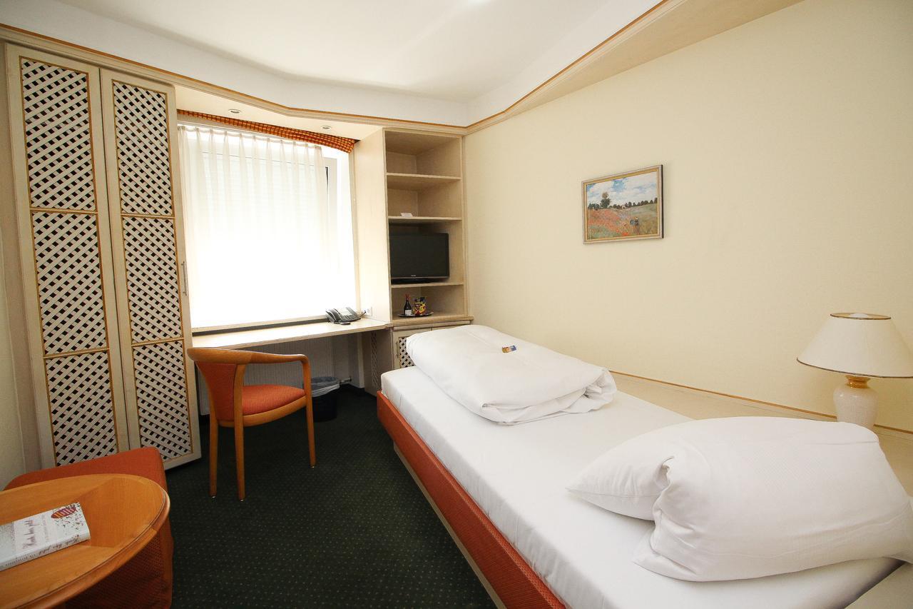 Hotel Leopold Munchen Bagian luar foto