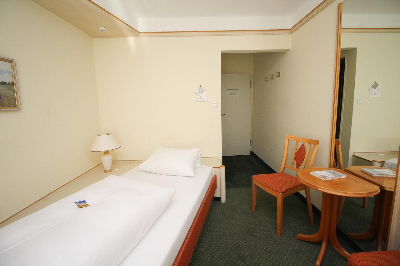 Hotel Leopold Munchen Bagian luar foto