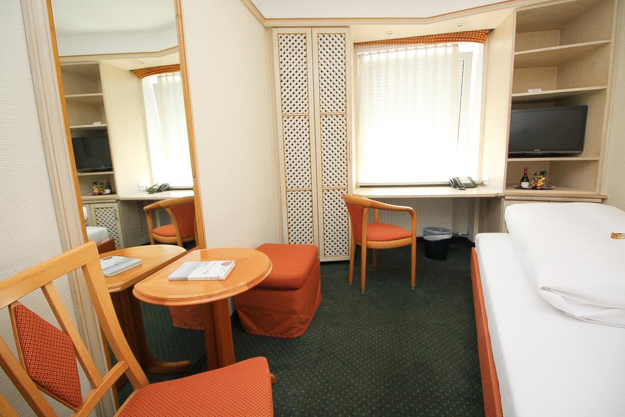 Hotel Leopold Munchen Bagian luar foto