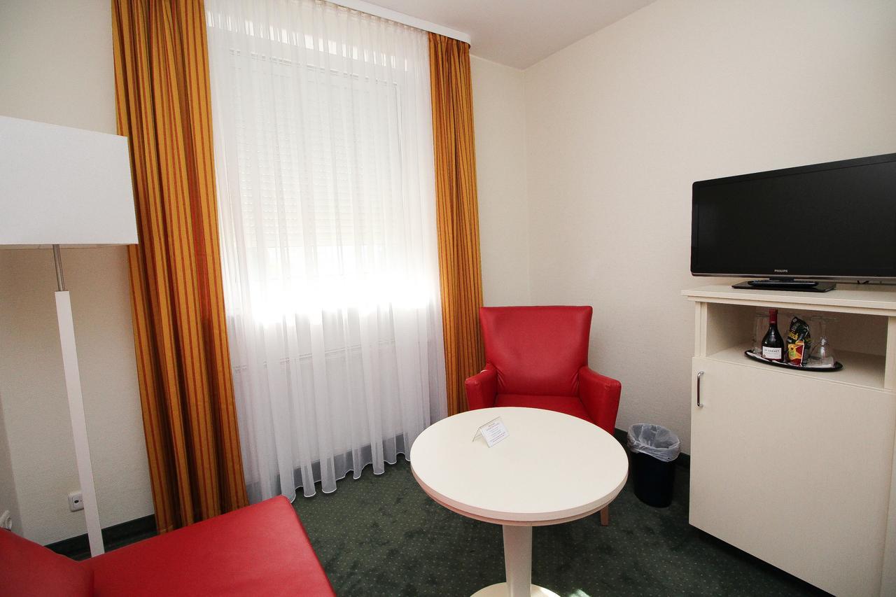 Hotel Leopold Munchen Bagian luar foto