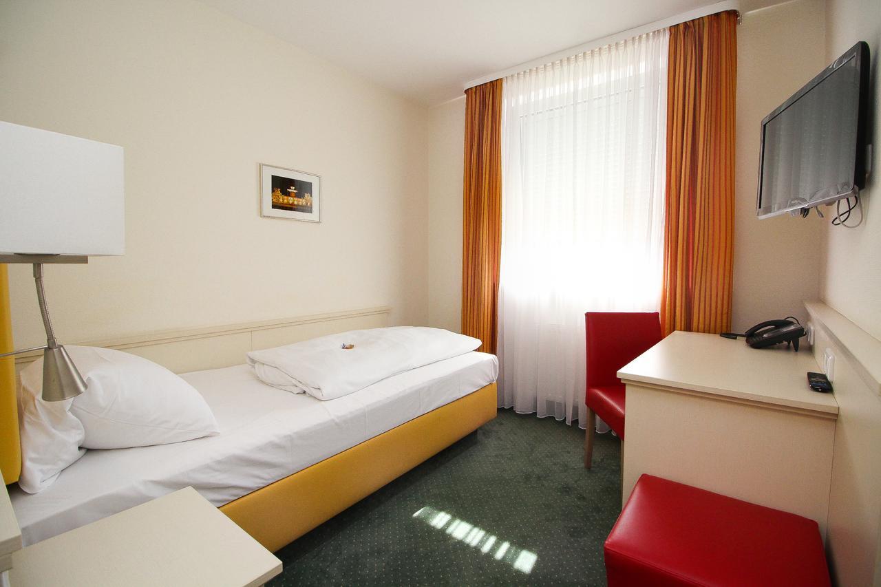 Hotel Leopold Munchen Bagian luar foto