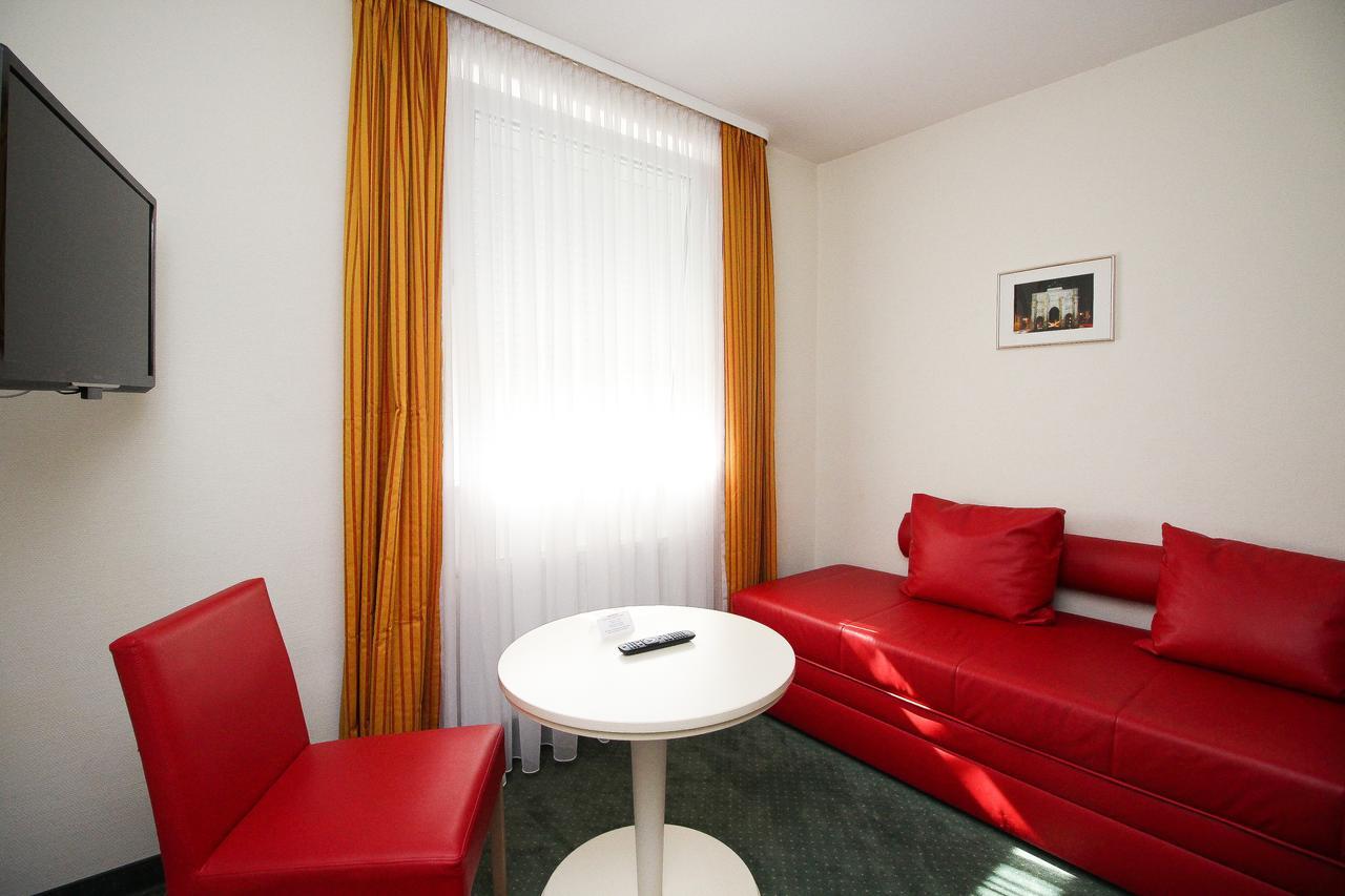 Hotel Leopold Munchen Bagian luar foto